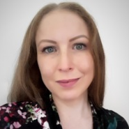 Dr. Xénia Gonda