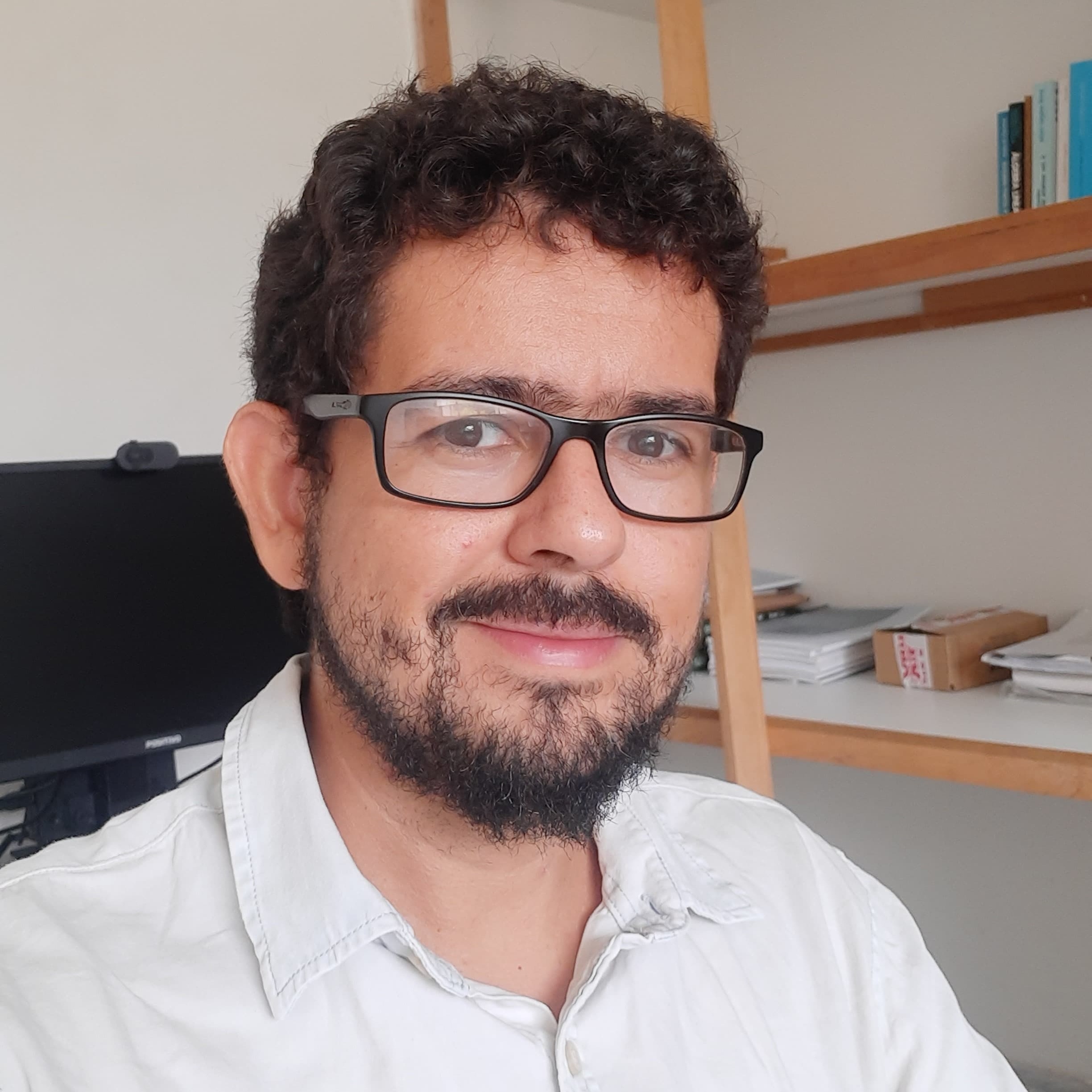 Dr. Iarley P. Lobo