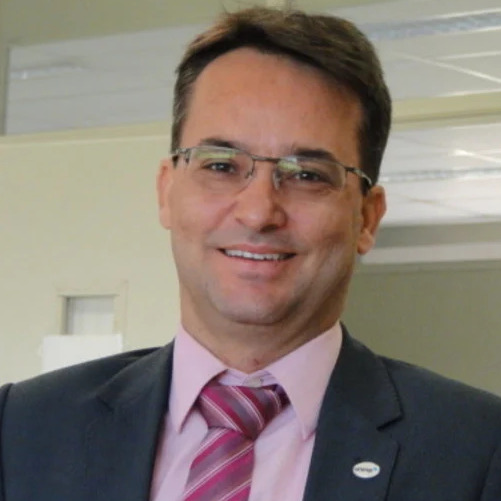 Prof. Dr. Edson D. Leonel