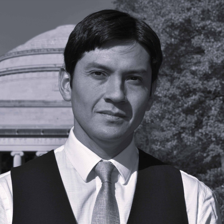 Dr. Alexis Montecinos