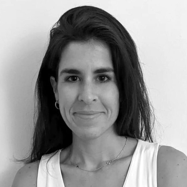 Dr. María Victoria Requena García de la Cruz