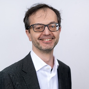 Dr. Sebastian De Haro Ollé