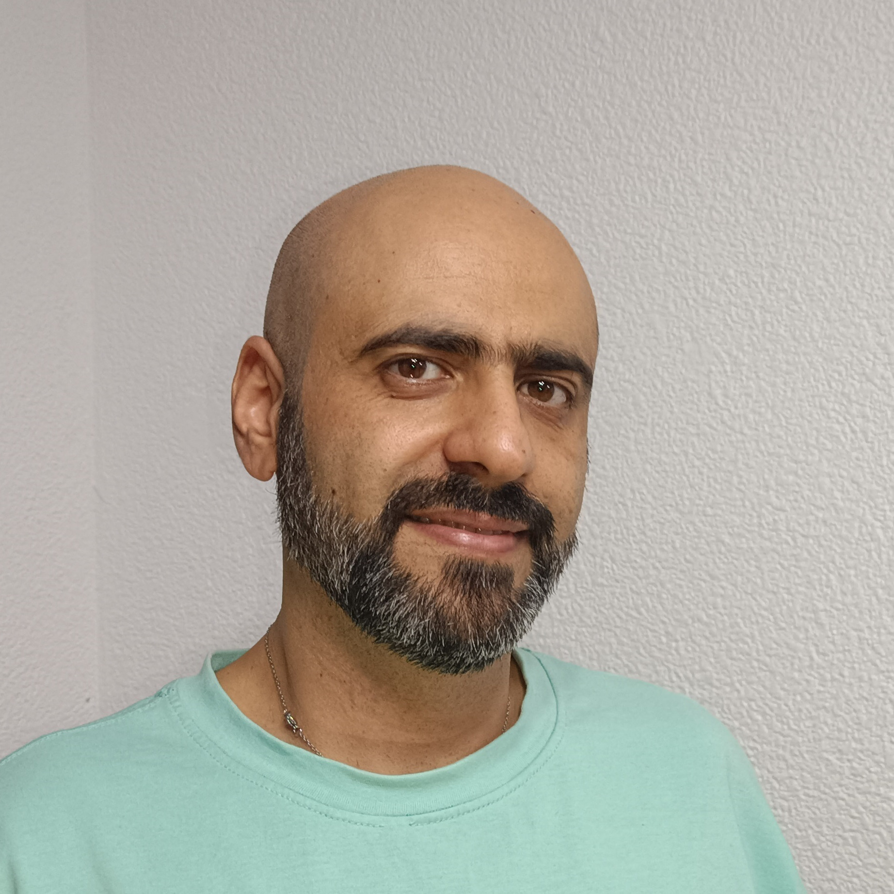 Dr. Mehrab Momennia
