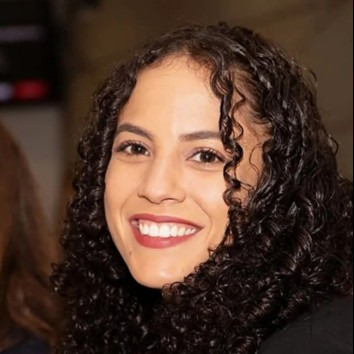 Dr. Bianca Albuquerque