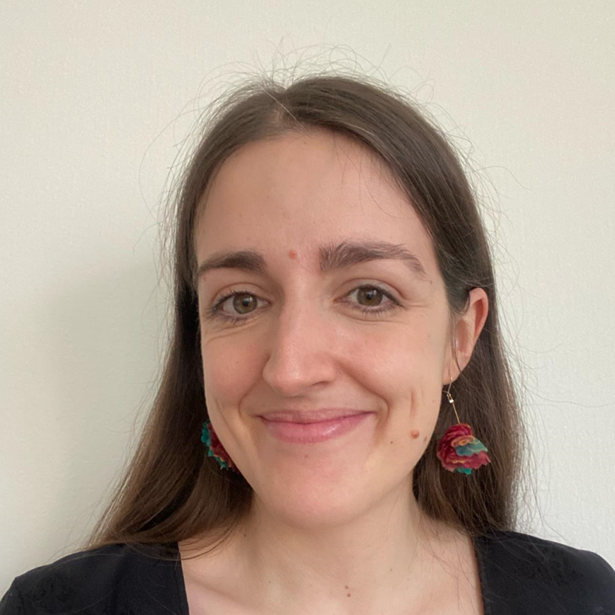 Dr. Julia Castillo González
