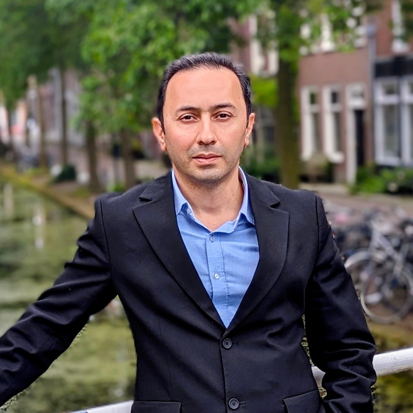 Dr. Ali Haghighi