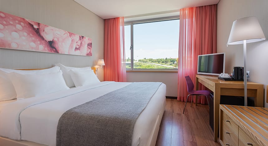 hf-fenix-garden-comfort-king-room.jpg