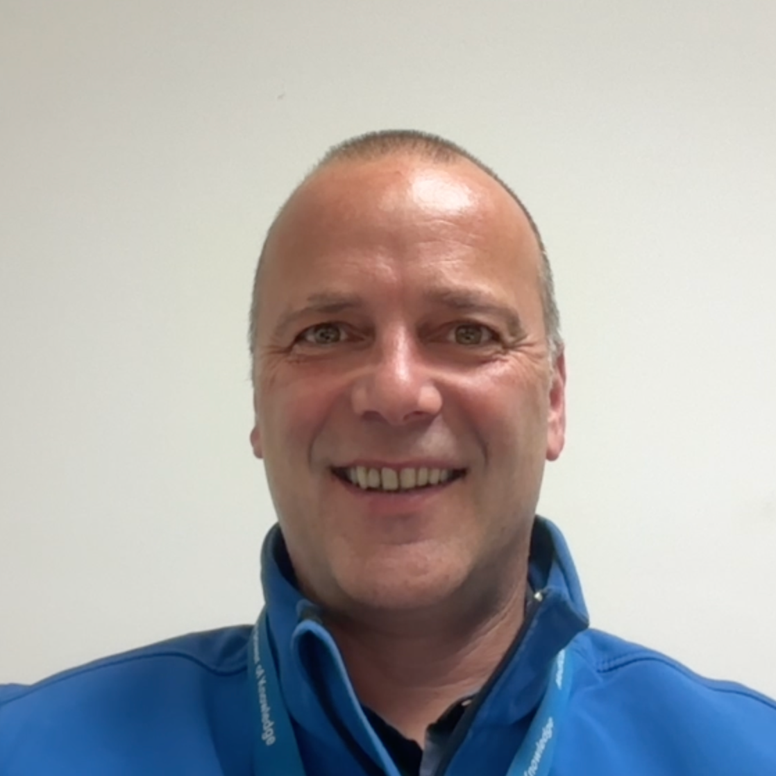 Dr. Carlos Ferrando