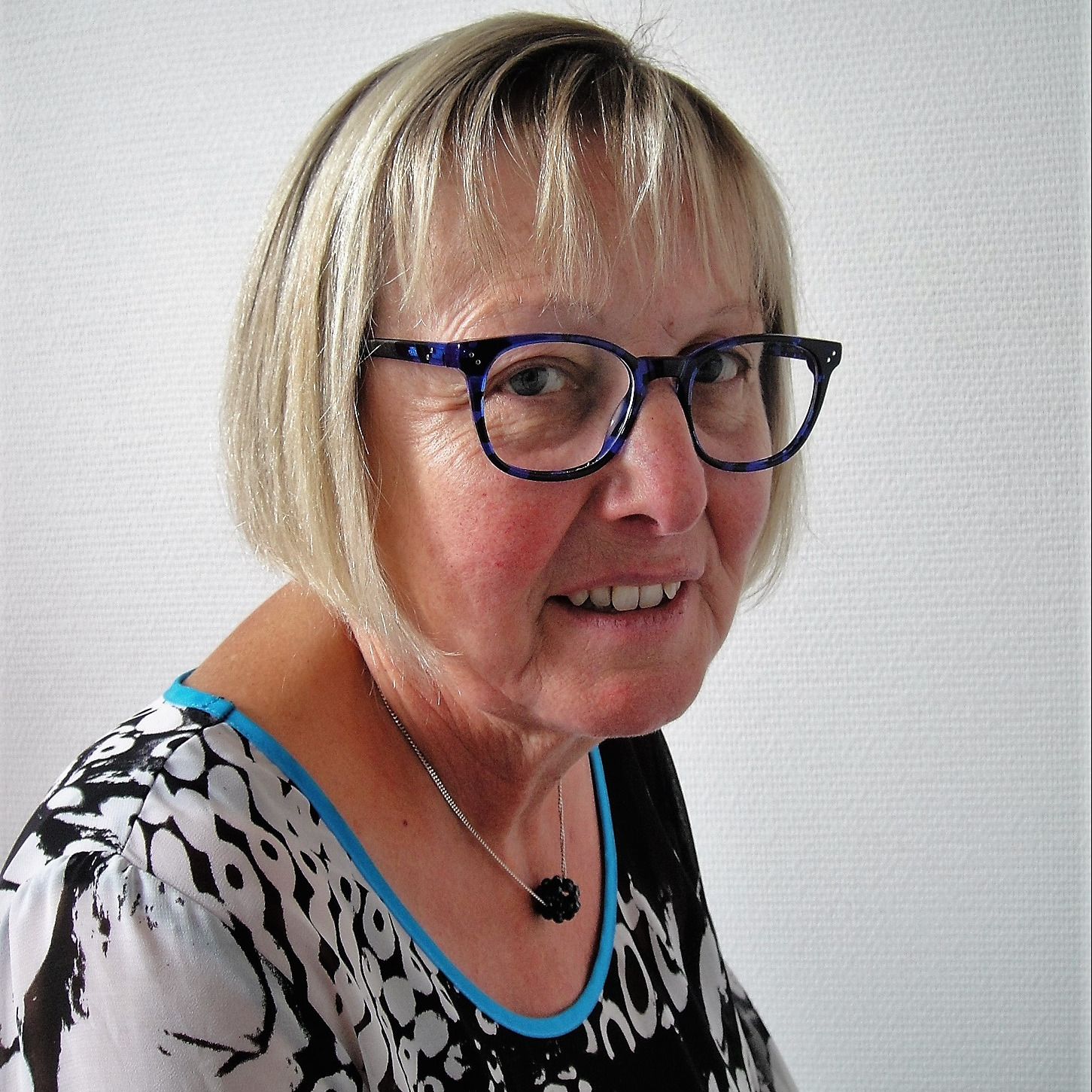 Dr. Annie Mayence