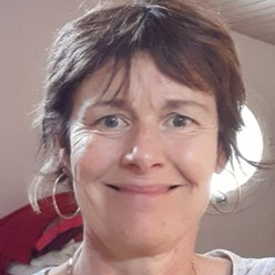 Prof. Dr. Hélène Debéda