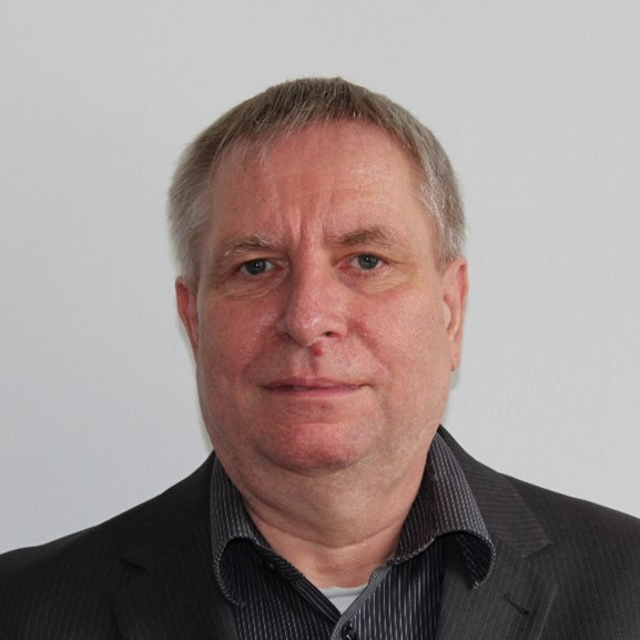 Dr. Thomas Strunskus
