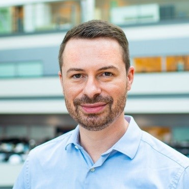 Dr. Julian Quodbach