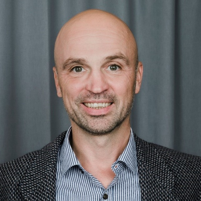 Dr. Peter Lundin